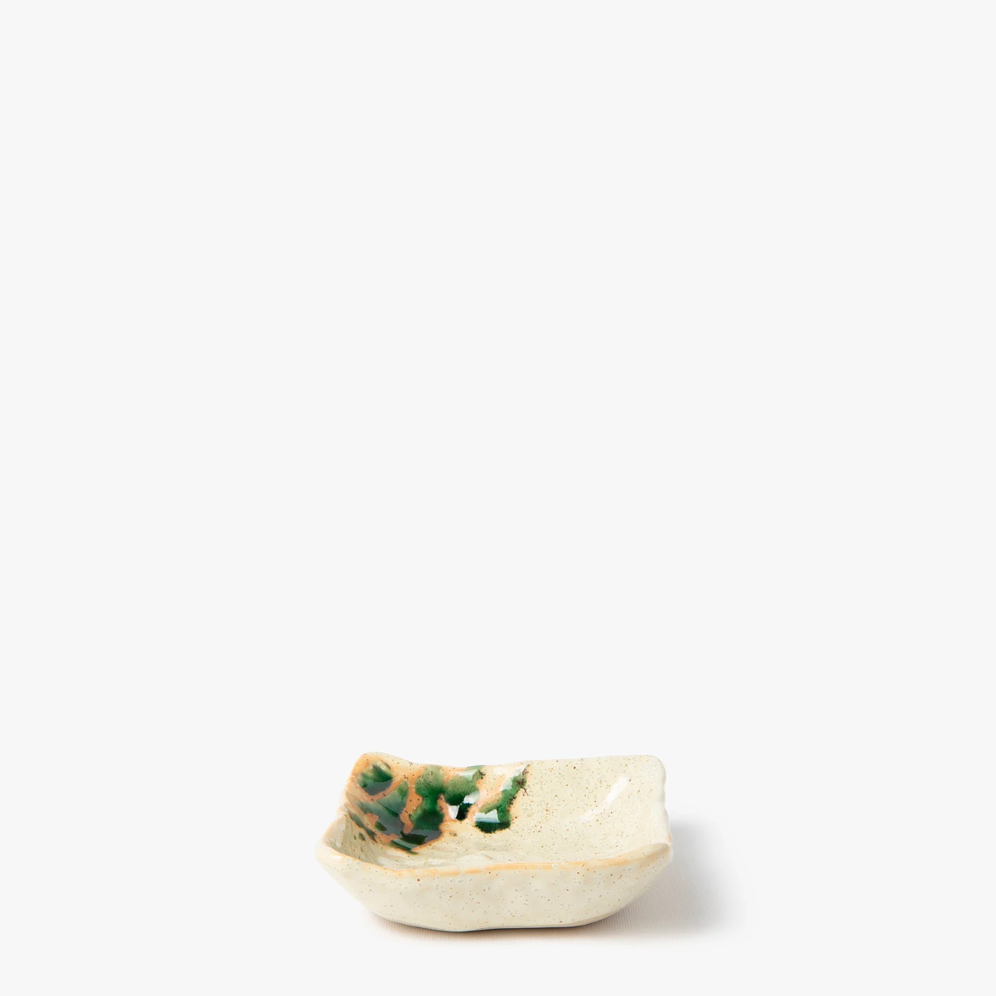 Coupelle carrée Oribe Ibuki blanche avec detail vert Ø 110mm ⋅ Touga