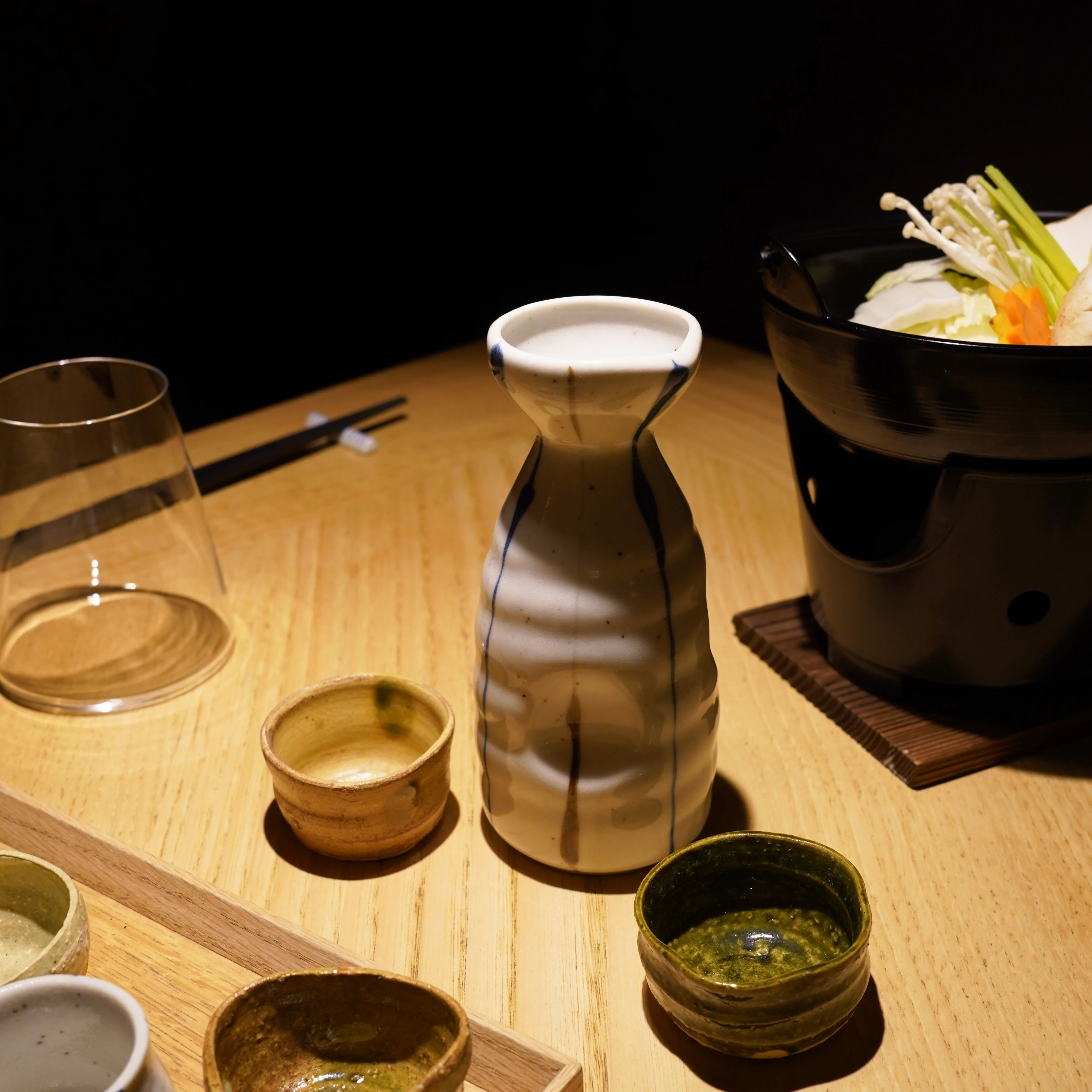 Service à saké blanc Wusud ⋅ Sopha - Image 2