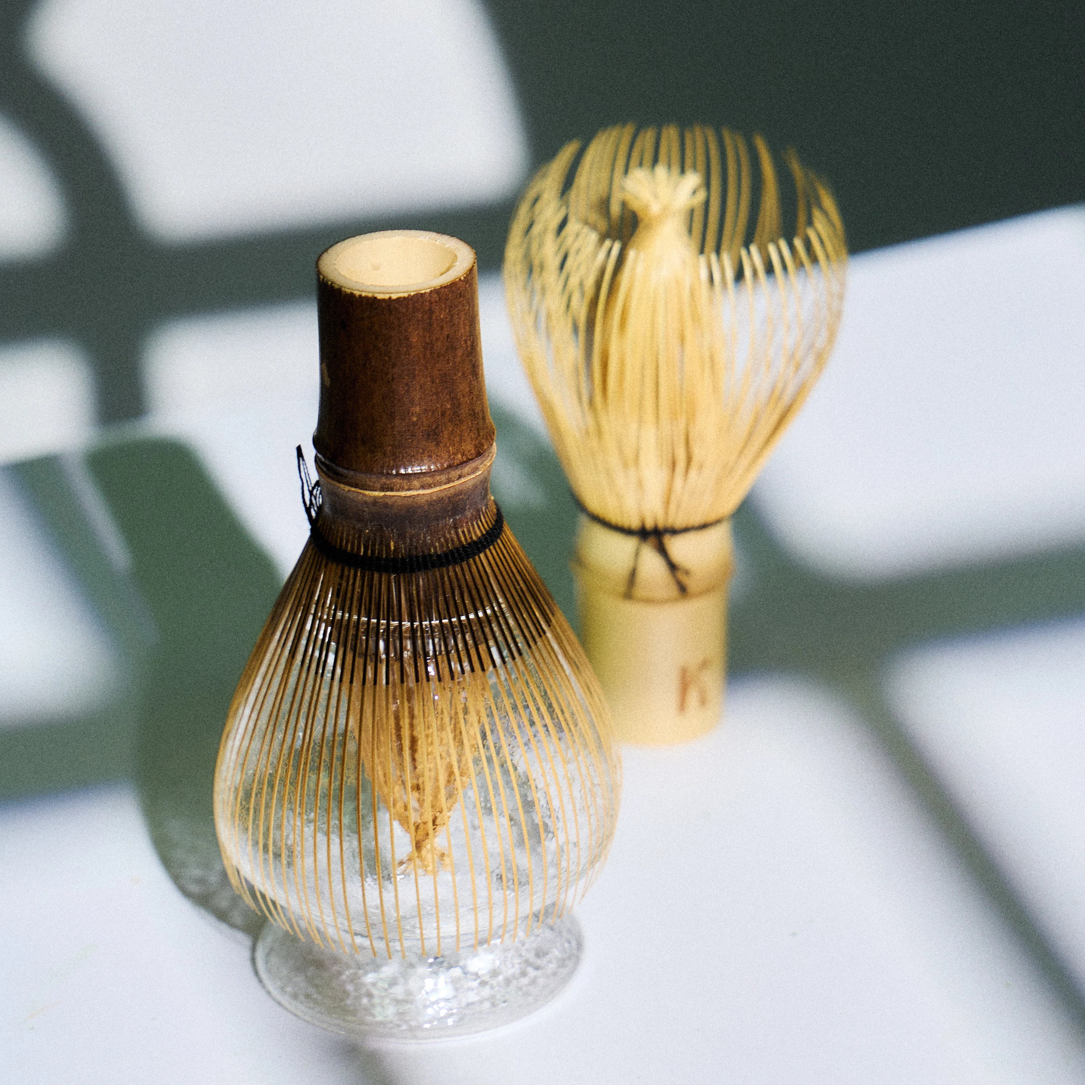 Support pour fouet à matcha chasen-naoshi en verre ⋅ KURA-GE - Image 3